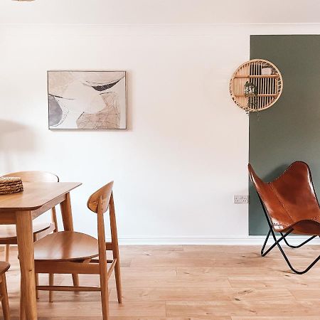 Hollybush Apartment, By Solace Stays Newport  Eksteriør bilde