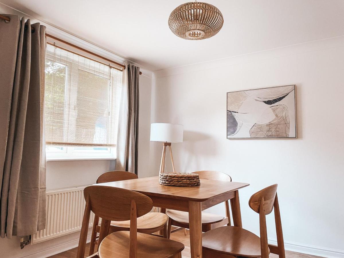 Hollybush Apartment, By Solace Stays Newport  Eksteriør bilde