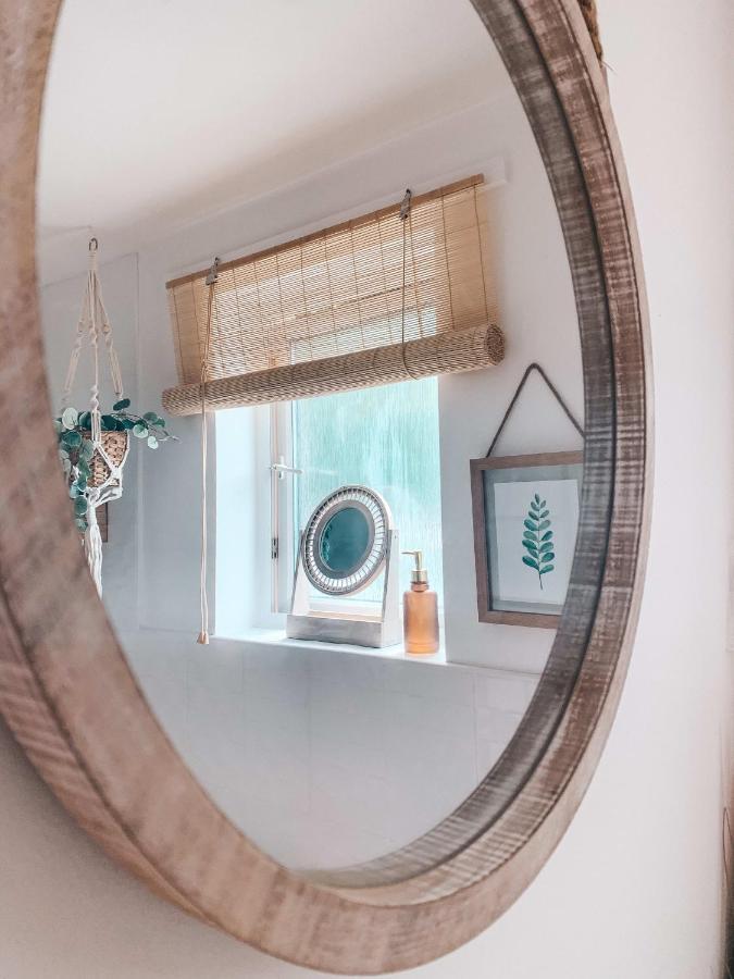 Hollybush Apartment, By Solace Stays Newport  Eksteriør bilde