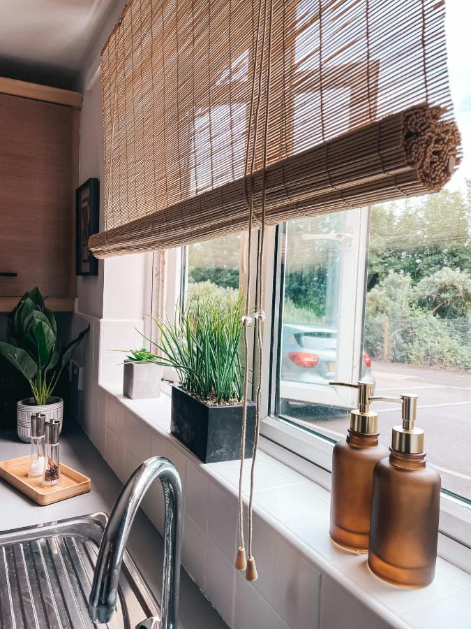 Hollybush Apartment, By Solace Stays Newport  Eksteriør bilde